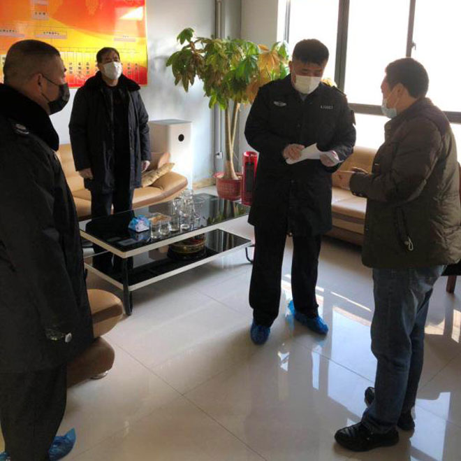 1-罗庄区应急人员下沉一线严格疫情防控护航企业复工.jpg