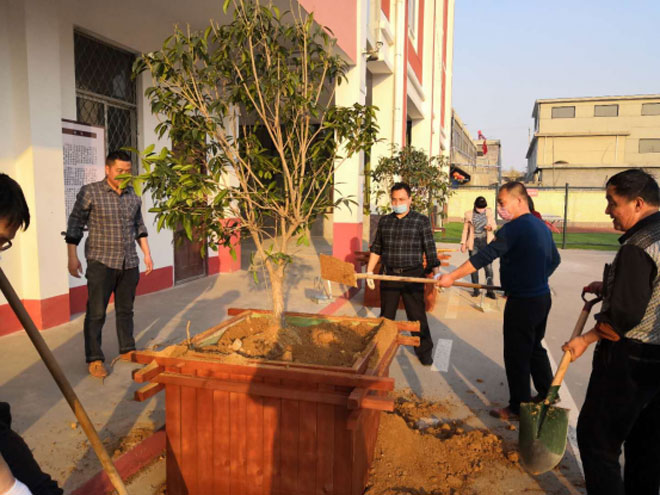 不负春光布新绿--植树绿化正当时——临沂汪沟小学开展植树护绿活动500.jpg