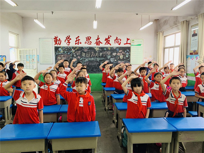 学生们立志学习2_副本.jpg