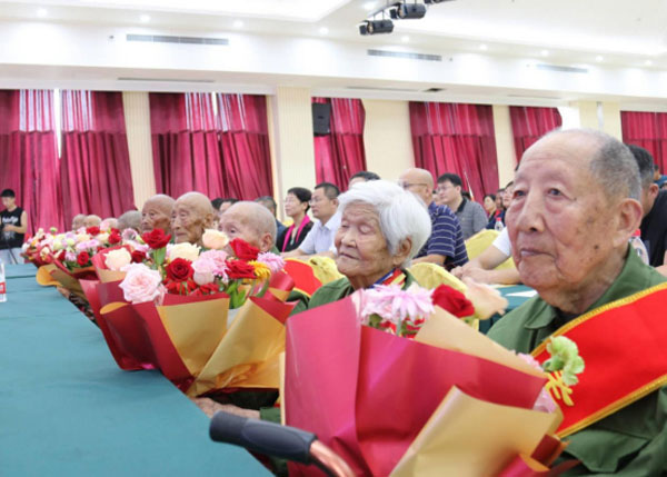 “践行沂蒙精神-关爱革命功臣”沂南县老兵入住照护中心欢迎仪式在天河养老服务中心举行488.jpg