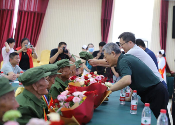 “践行沂蒙精神-关爱革命功臣”沂南县老兵入住照护中心欢迎仪式在天河养老服务中心举行832.jpg