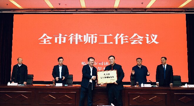 他用法律为老年人筑起权益长城——记全国敬老爱老助老模范张学凯