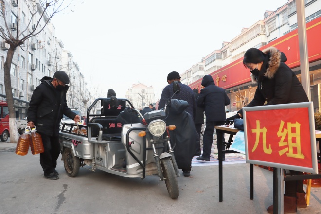 过年啦！沂南南村社区奏响民生“三部曲”：发年货、分红、发老年生活补贴