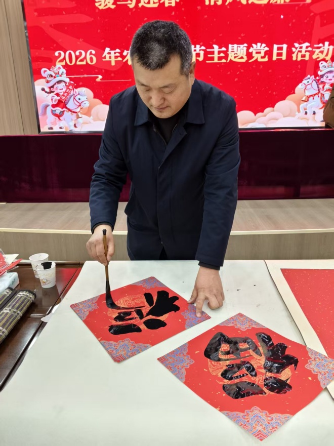 “我们的中国梦 —文化进万家”临沂市美协惠民工程走进河东区纪委机关