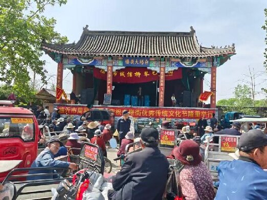 河东白塔街庙会启幕：烟火气里藏着民间欢情