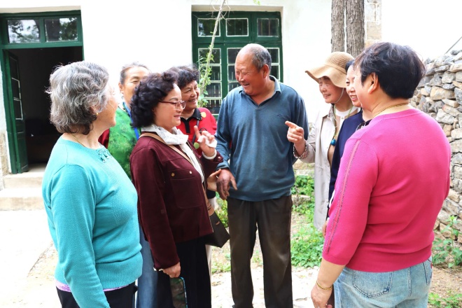 沂蒙精神感召，江苏百名游客“红嫂家乡”献爱心