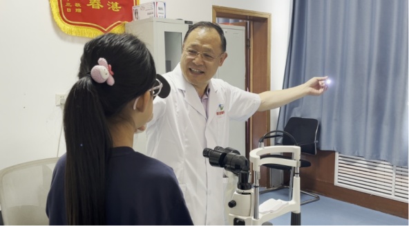 筑巢引凤强学科 守护少年光明！小儿眼科权威李永亮正式加盟新益民眼科集团650.jpg